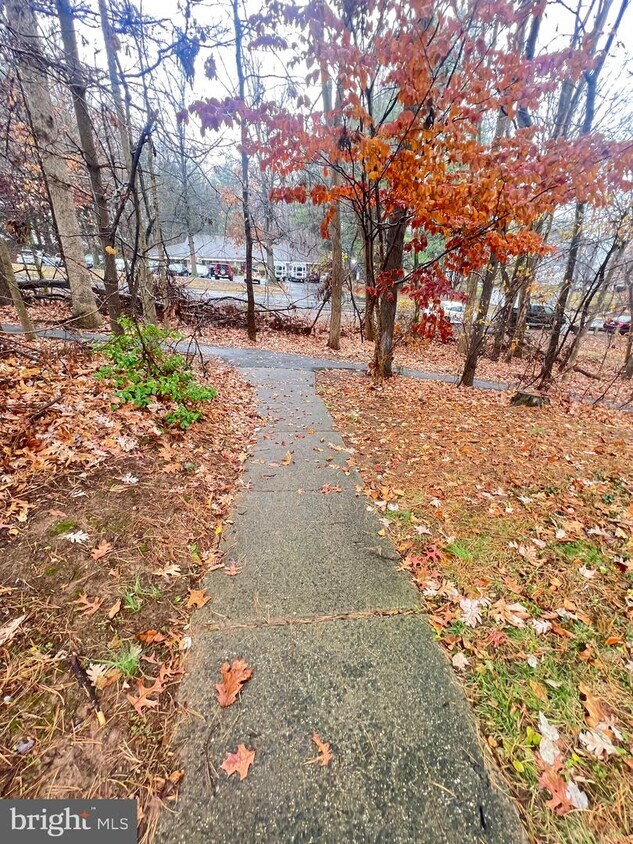 Primary Photo - 10230 Roberts Common Ln