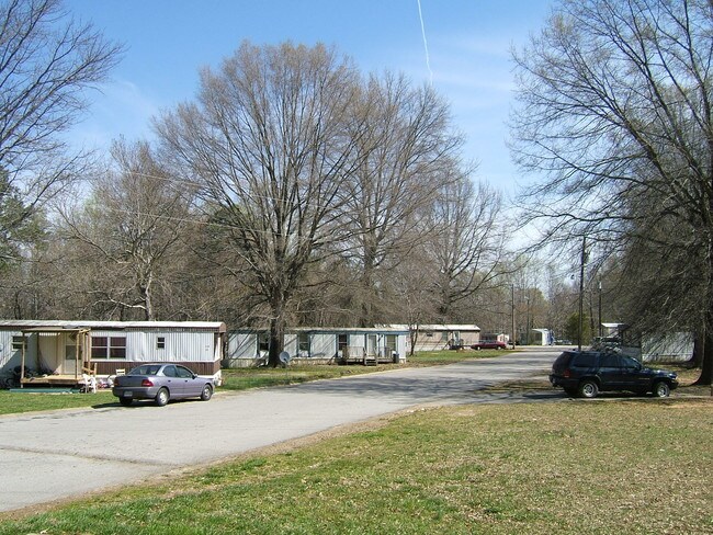 Building Photo - 101 Carriage Hill Dr