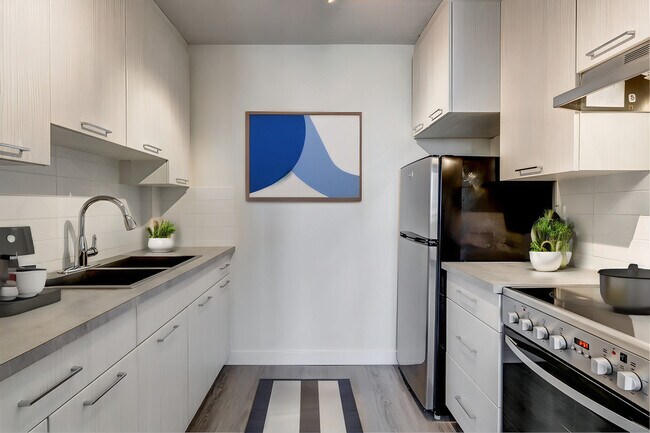 Building Photo - Fontana Place