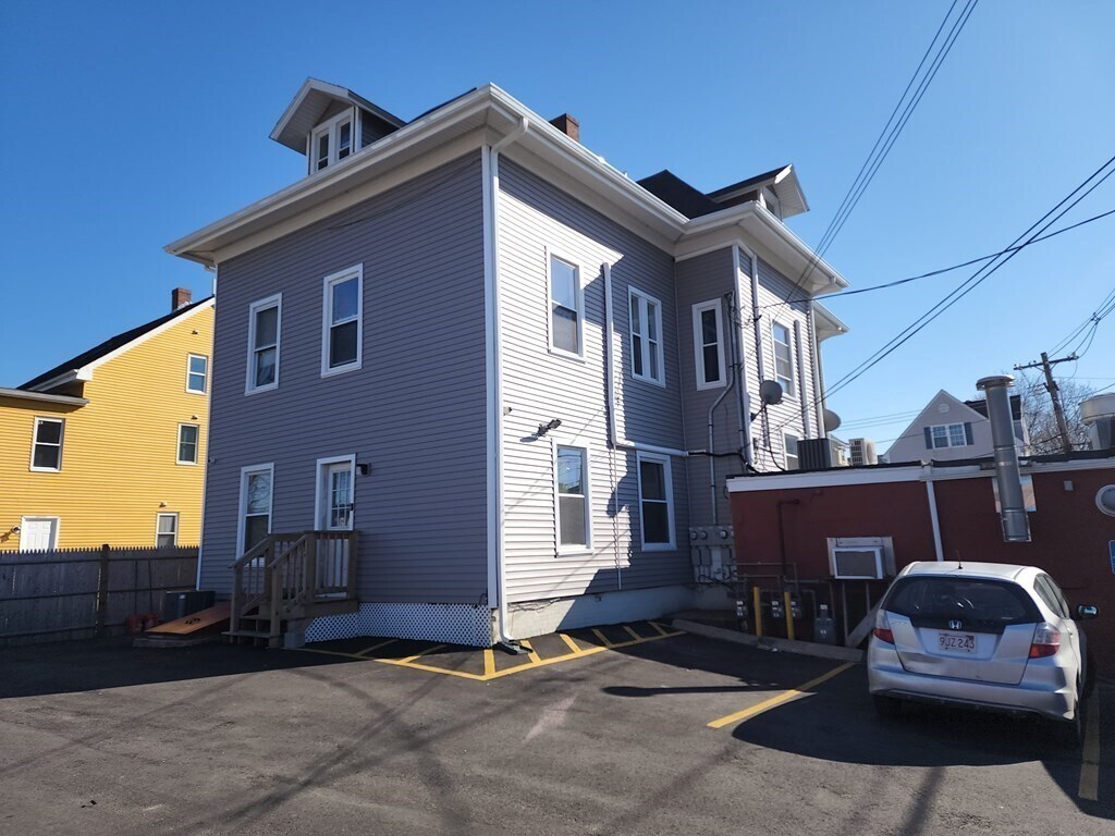 Primary Photo - 104 Park St