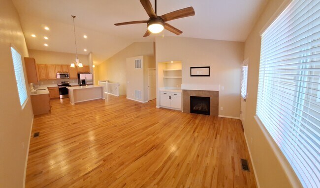 Foto del edificio - 3645 Desert Ridge Cir