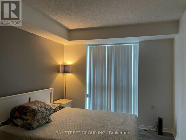 Photo du bâtiment - 906-920 OLIVE Ave