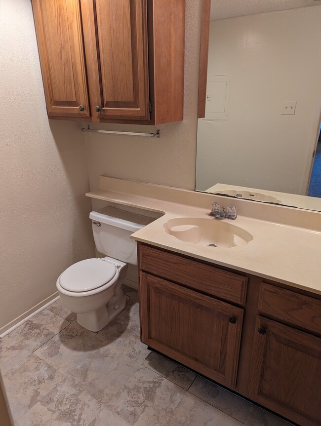 Building Photo - 10855 Meadowglen Ln