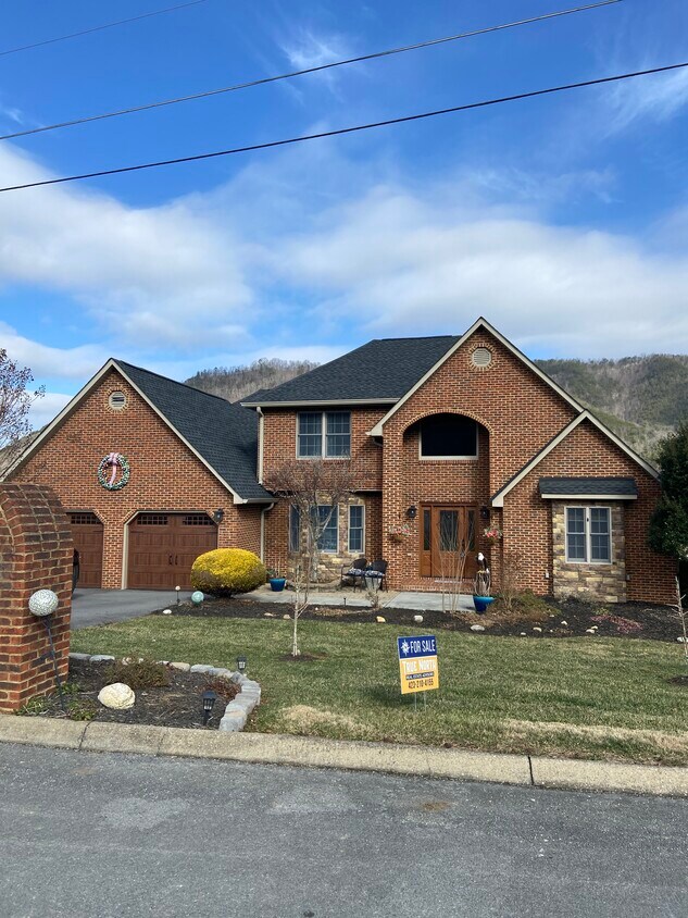 Primary Photo - 120 Valley View Dr