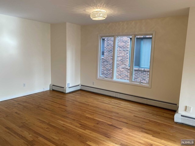 Foto del edificio - 395 Washington Ave