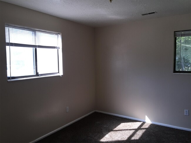 Building Photo - 947 Canyon Rd