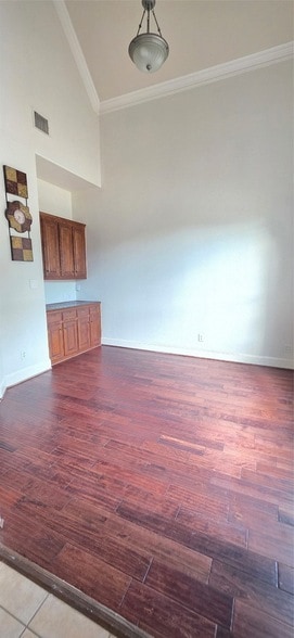 Building Photo - 1001 Llano Trce