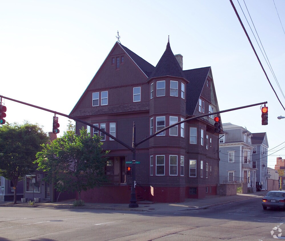 Primary Photo - 156 Broadway