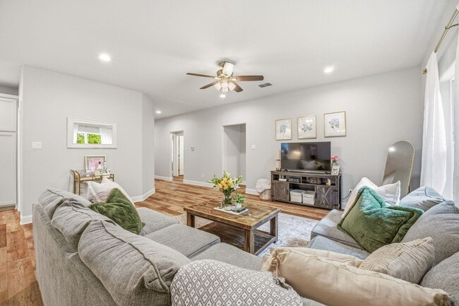 Foto del edificio - 191 Davis Ave