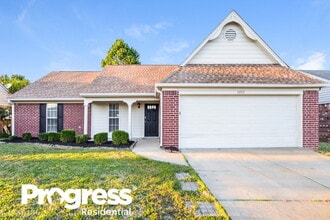 Building Photo - 10712 Oak Cir N