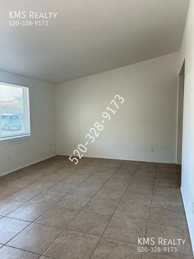 Building Photo - 5126 E Bellevue St