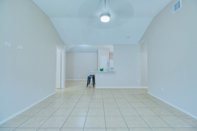 Foto del edificio - 5619 Gineridge Dr
