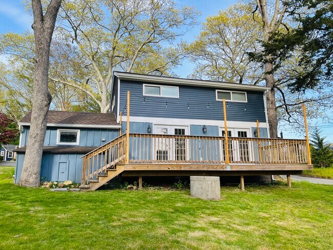 Building Photo - 43 Lake Dr