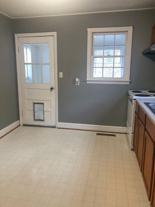 Building Photo - Quaint Cottage in Oak Ridge