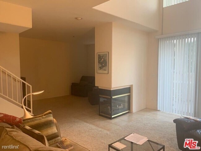 Foto del edificio - 2 br, 2 bath Condo - 10790 Rose Ave Unit 107