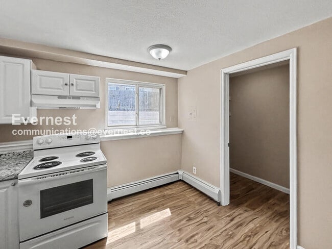 Building Photo - 1709 Hampton S