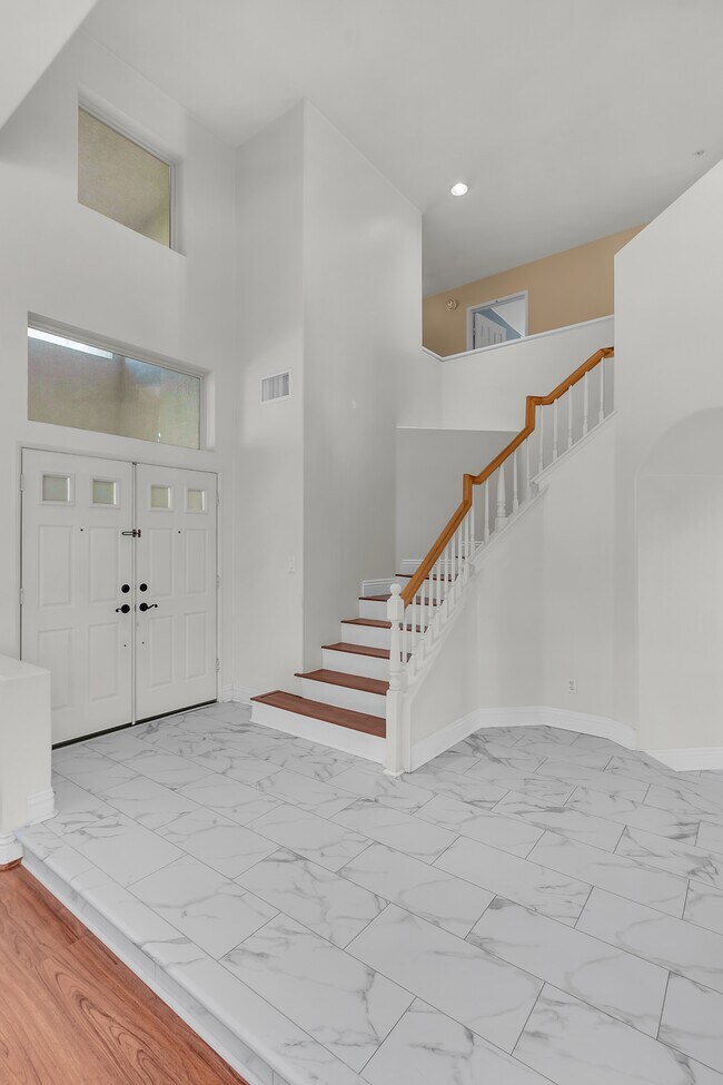Building Photo - 29767 Southwood Ln