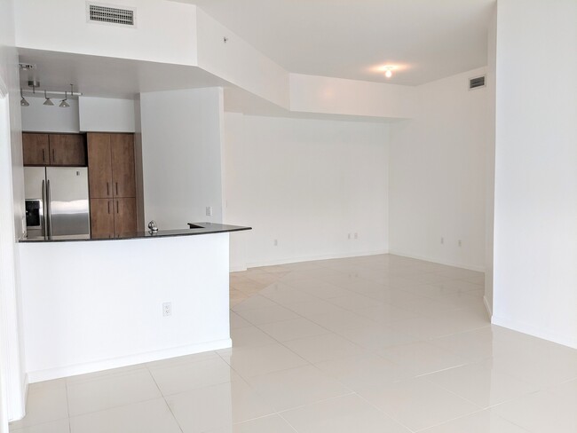 Building Photo - 7910 Harbor Island Dr