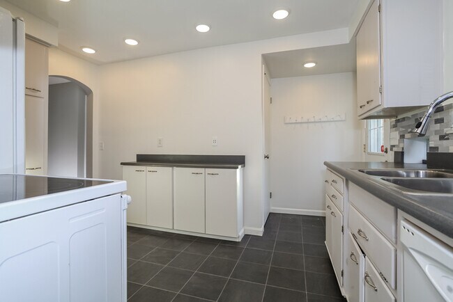 Foto del edificio - Adorable 3 Bedroom Home with Cute Front Porch