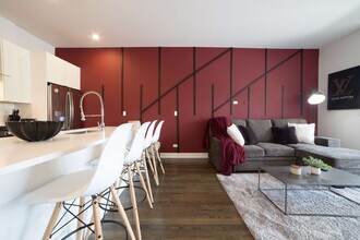 Building Photo - 2048 W Chicago Ave