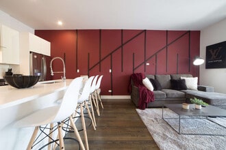 Building Photo - 2048 W Chicago Ave