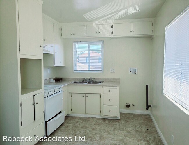 Building Photo - 25836 1/2-25407-5402 Oak St