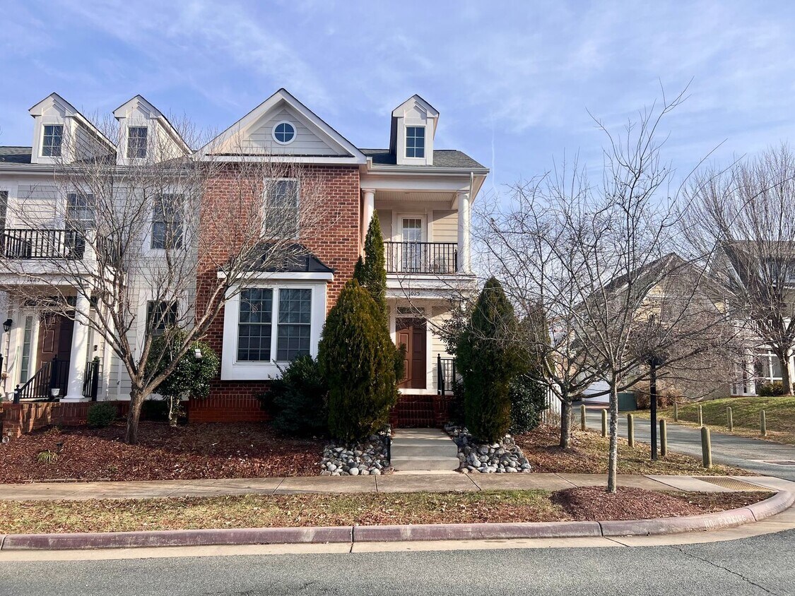 Foto principal - 1025 Farrow Dr