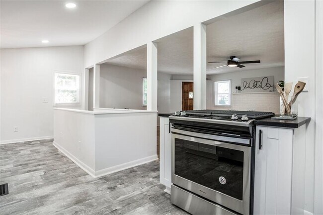 Building Photo - 320 Fitch Pl