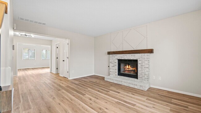 Foto del edificio - 7117 Country Hill Dr