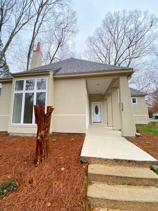 Primary Photo - Gorgeous Home Newly Renovated in Auburn!