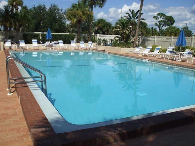 Foto del edificio - 21405 Olean Blvd