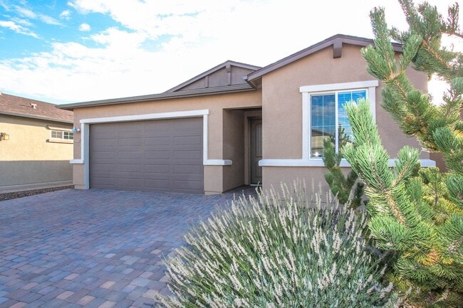 Building Photo - Four Bedroom Saddlewood Home