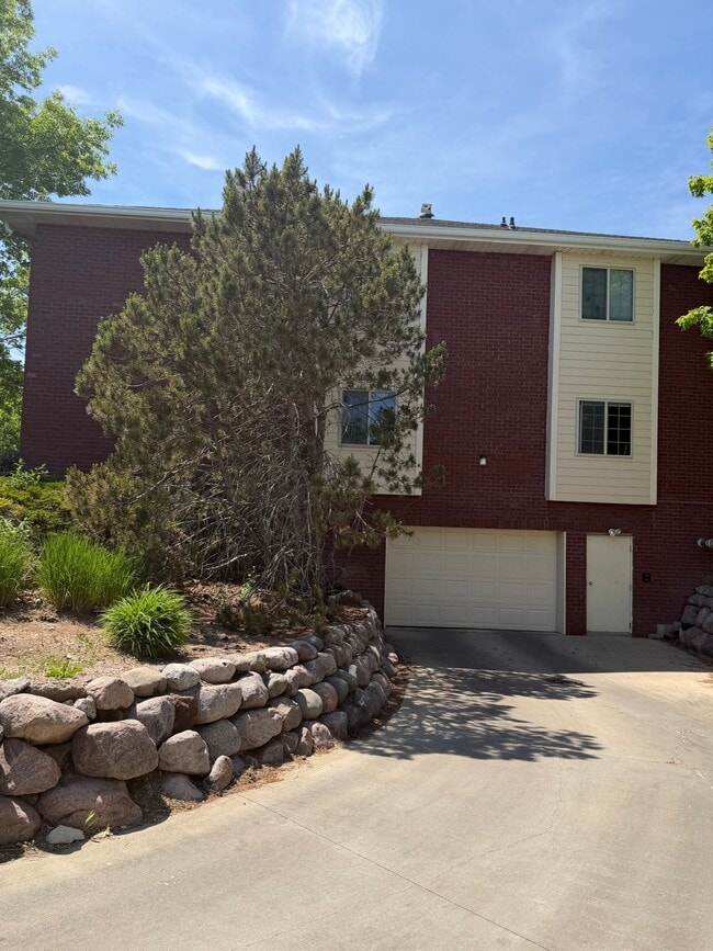 Building Photo - 1964 Parknoll Ln