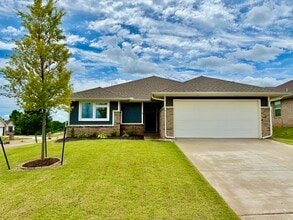 Building Photo - 3716 Pettit Blvd