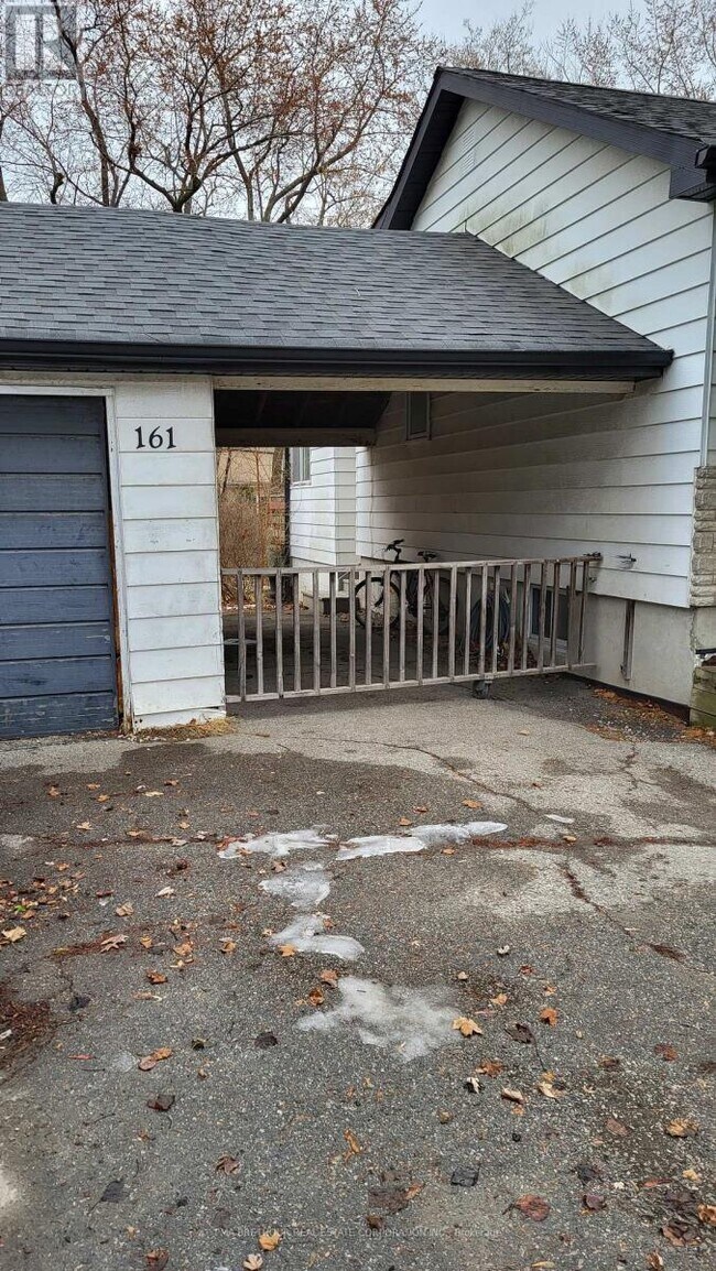 Photo du bâtiment - 161 Henderson Ave