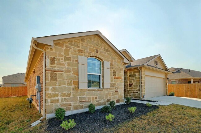 Building Photo - 105 Brunnen Wy