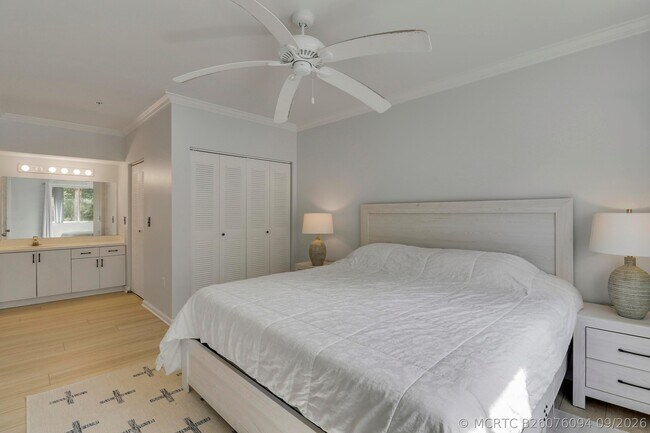Foto del edificio - 242 Village Blvd