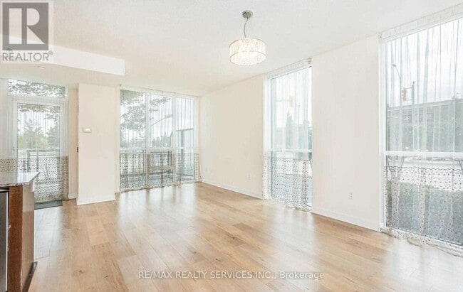 Building Photo - 3975-3975 Grand Park Dr