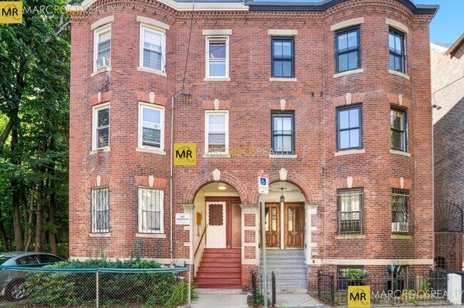 Building Photo - 153 Highland St