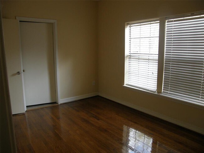 Foto del edificio - 2413 Rosewood St