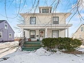 Building Photo - 139 32nd St NE