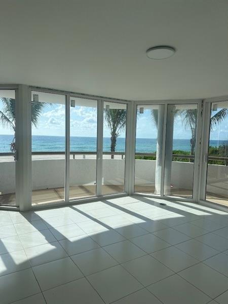 Foto del edificio - 15645 Collins Ave