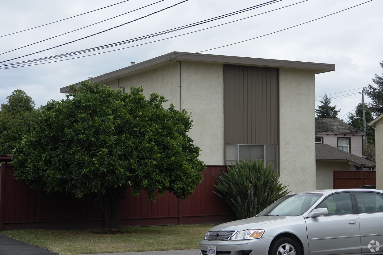 Building Photo - 2484 Marina Blvd