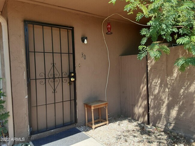 Building Photo - 925 W Peoria Ave
