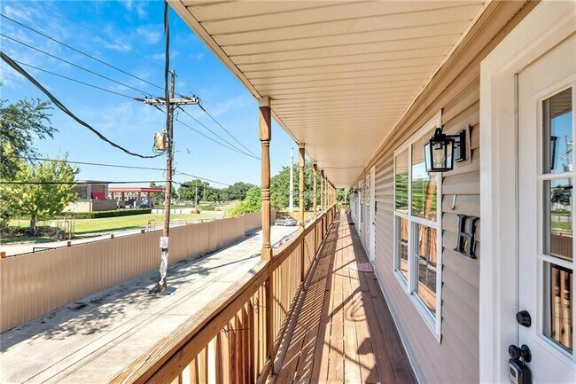 Foto del edificio - 2916 Jean Lafitte Pkwy