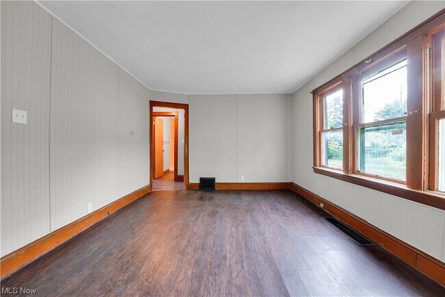 Building Photo - 3191 W 121st St