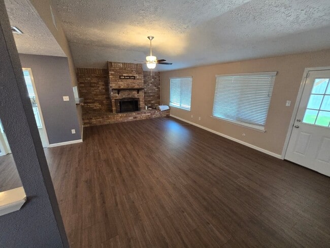 Building Photo - 9807 Rocky Hollow Rd