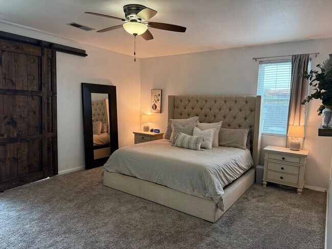 Foto del edificio - Spacious North Bakersfield Home with pool!