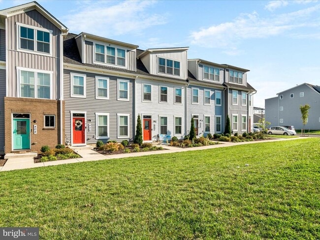 Building Photo - 404 Waverley Dr