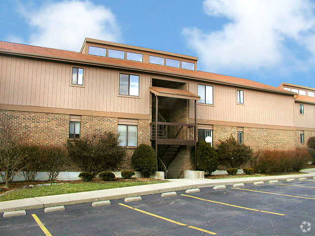 Community - Grandin Club Apartments